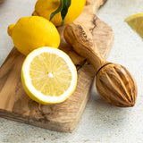 Presse-citron en bois d'olivier "The Juicy Lemon